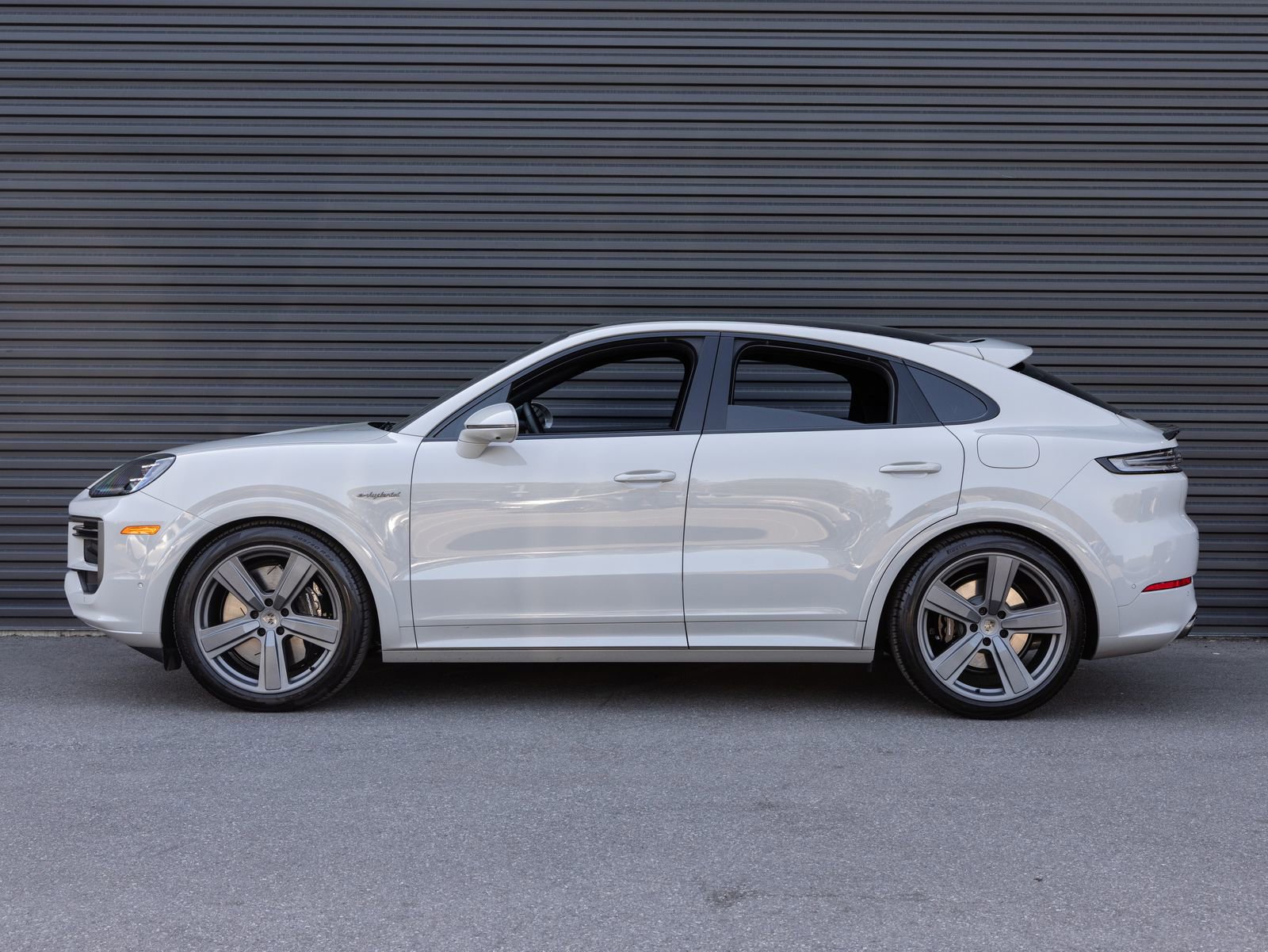 Certified 2026 Porsche Cayenne Turbo AWD/4WD image 2