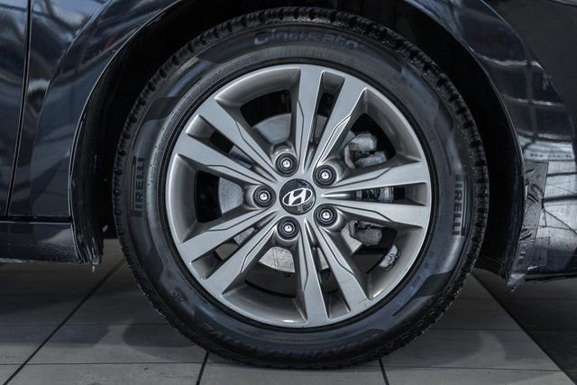 Used 2017 Hyundai Elantra SE image 10