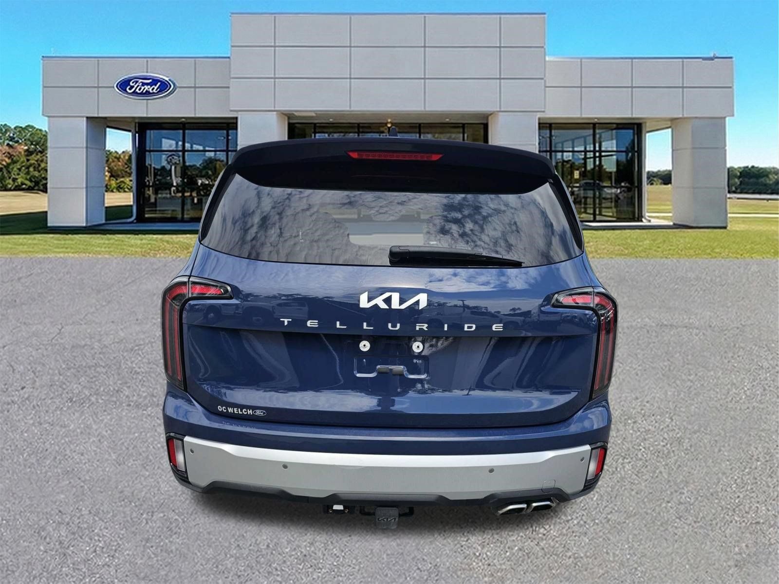 Used 2024 Kia Telluride EX w/ EX Captain's Chair Package FWD image 5