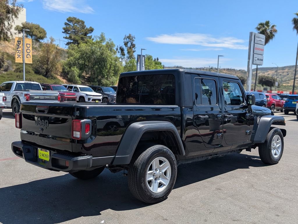 Used 2023 Jeep Gladiator Sport image 7