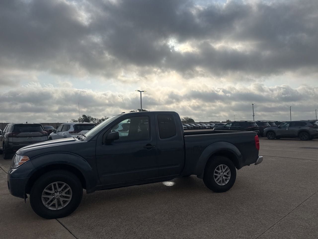 Used 2016 Nissan Frontier SV image 12