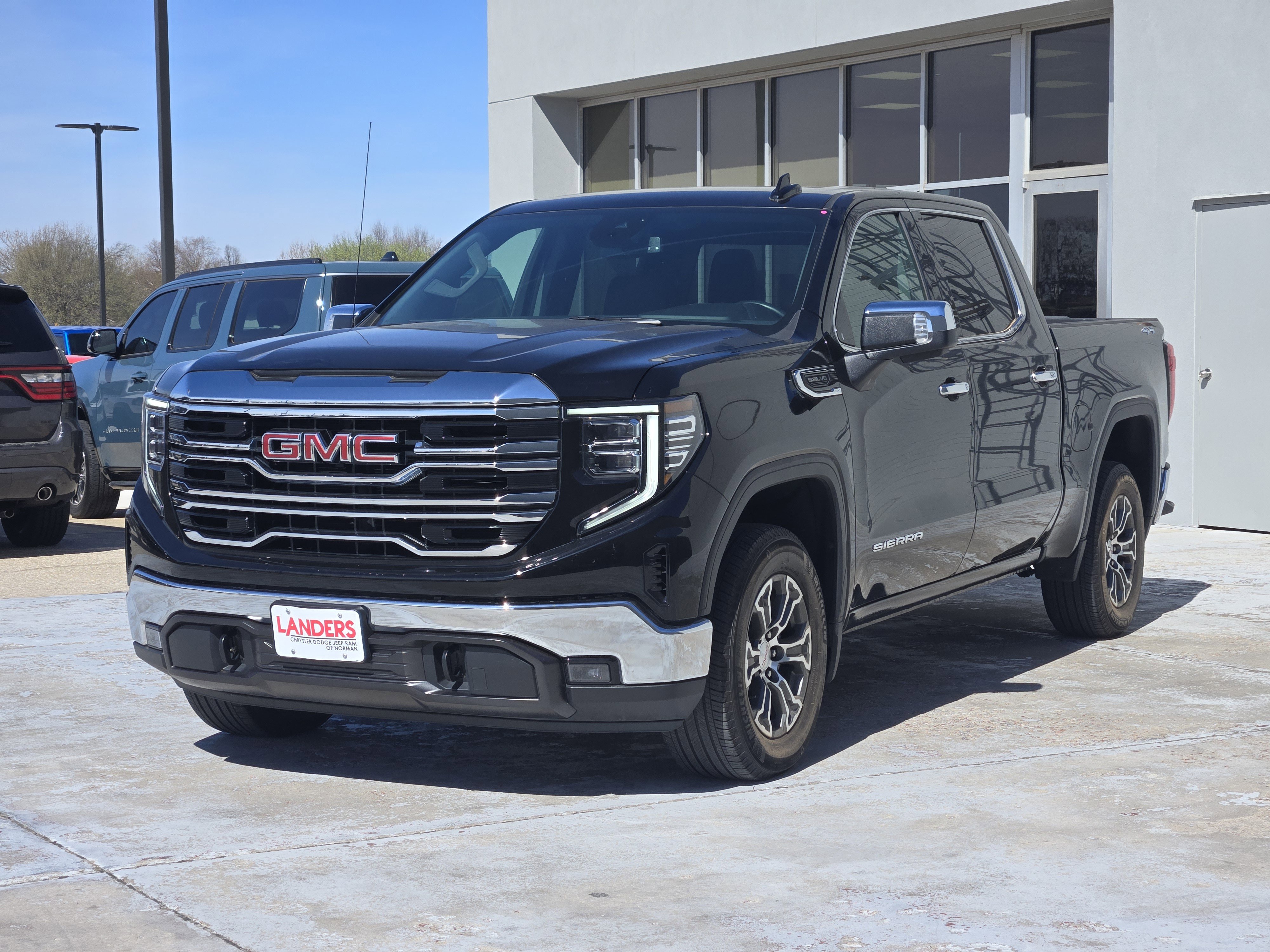 Used 2024 GMC Sierra 1500 SLT image 4