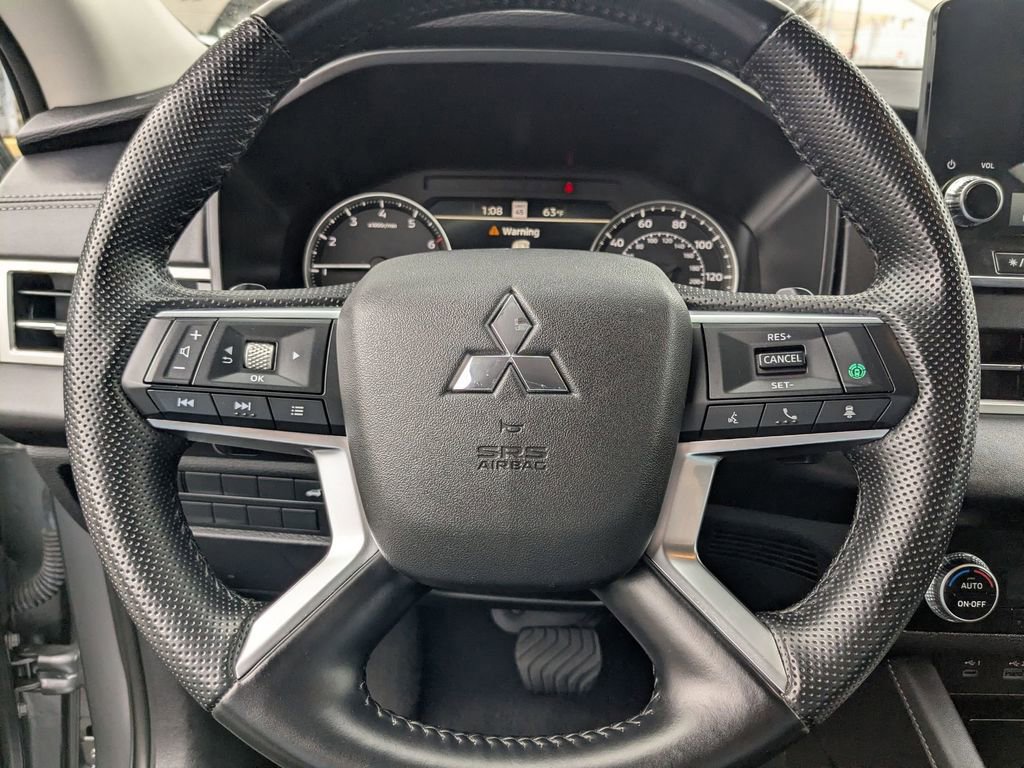 Used 2024 Mitsubishi Outlander SE image 17