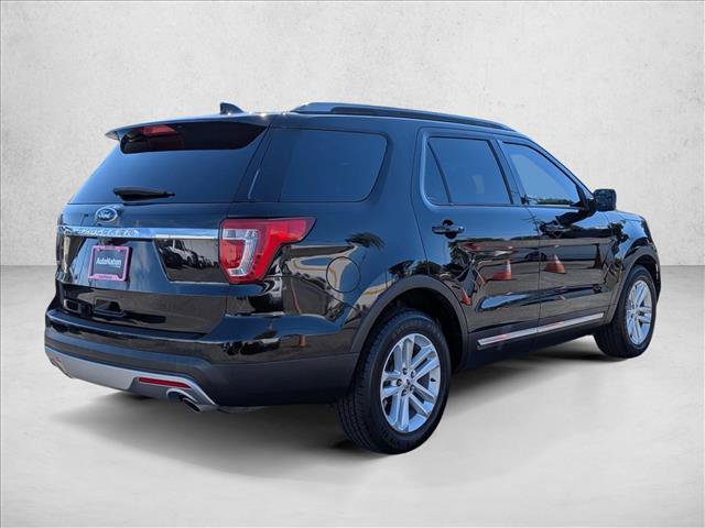 Used 2017 Ford Explorer XLT w/ Equipment Group 201A FWD image 5