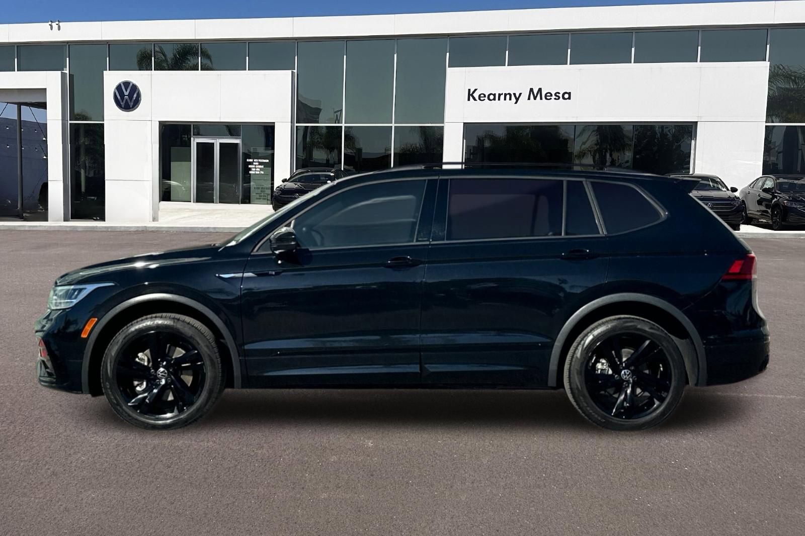 Used 2024 Volkswagen Tiguan SE R-Line FWD image 7