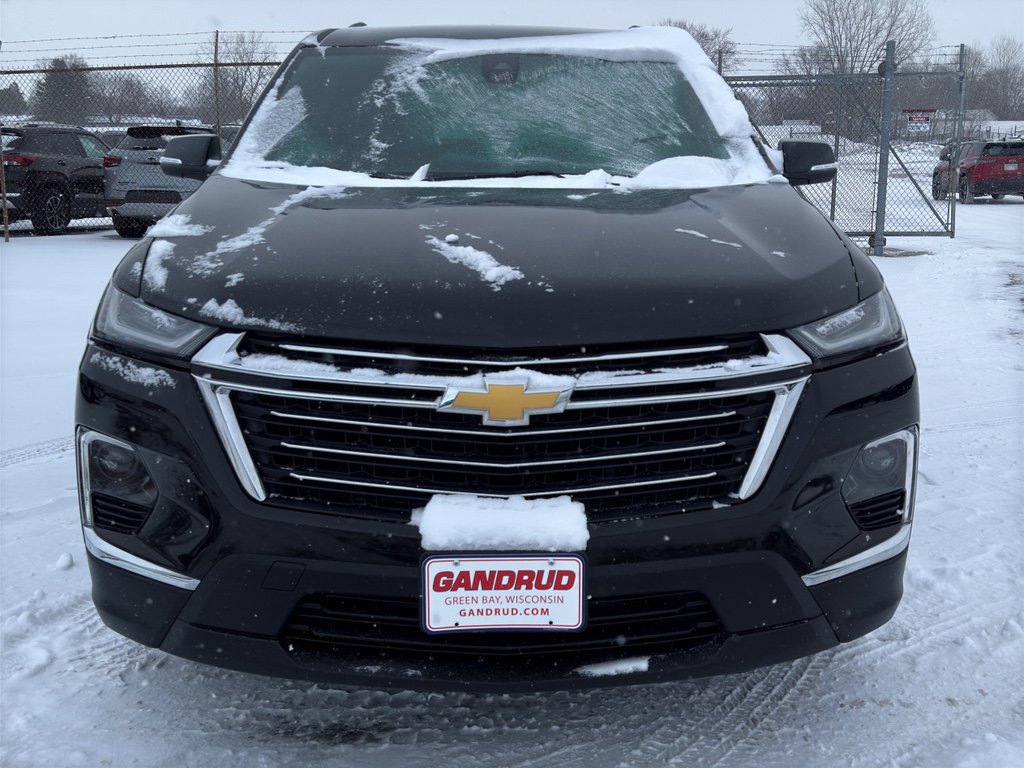Used 2023 Chevrolet Traverse LT image 3