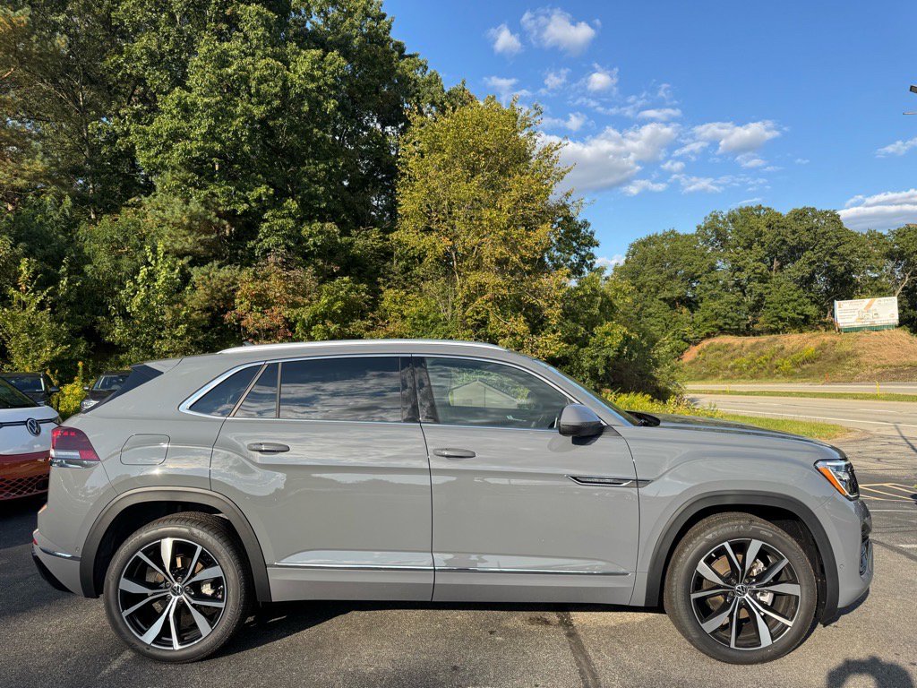 New 2026 Volkswagen Atlas Cross Sport SEL Premium R-Line image 2
