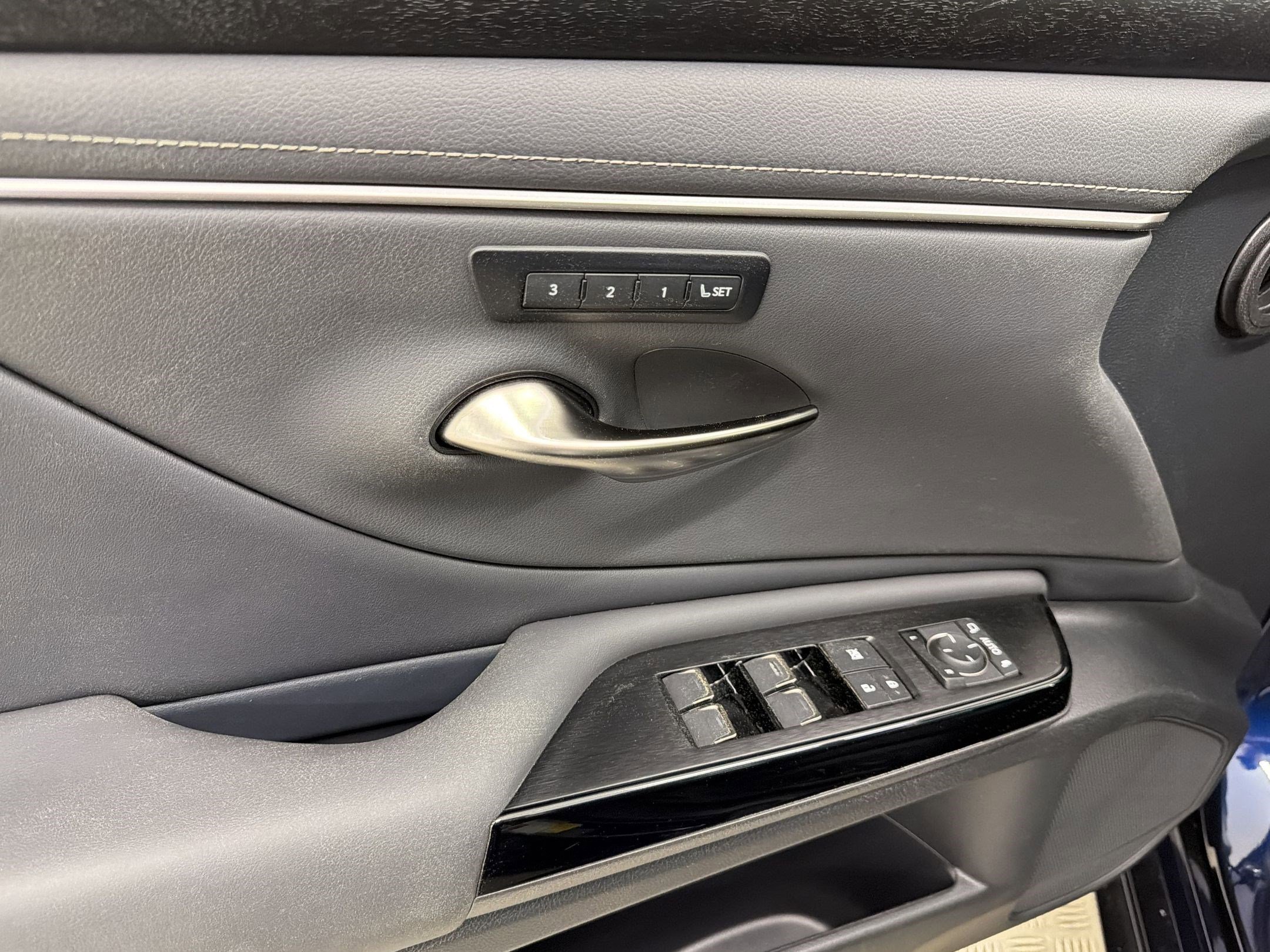 Certified 2024 Lexus ES 350 w/ Premium Package image 32