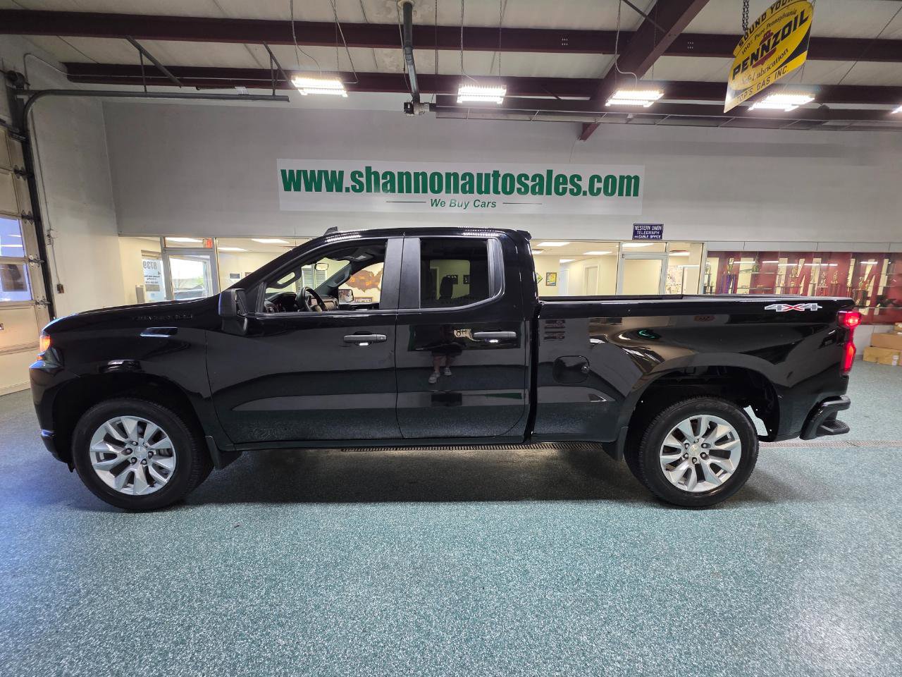 Used 2020 Chevrolet Silverado 1500 Custom w/ Custom Value Package AWD/4WD image 11