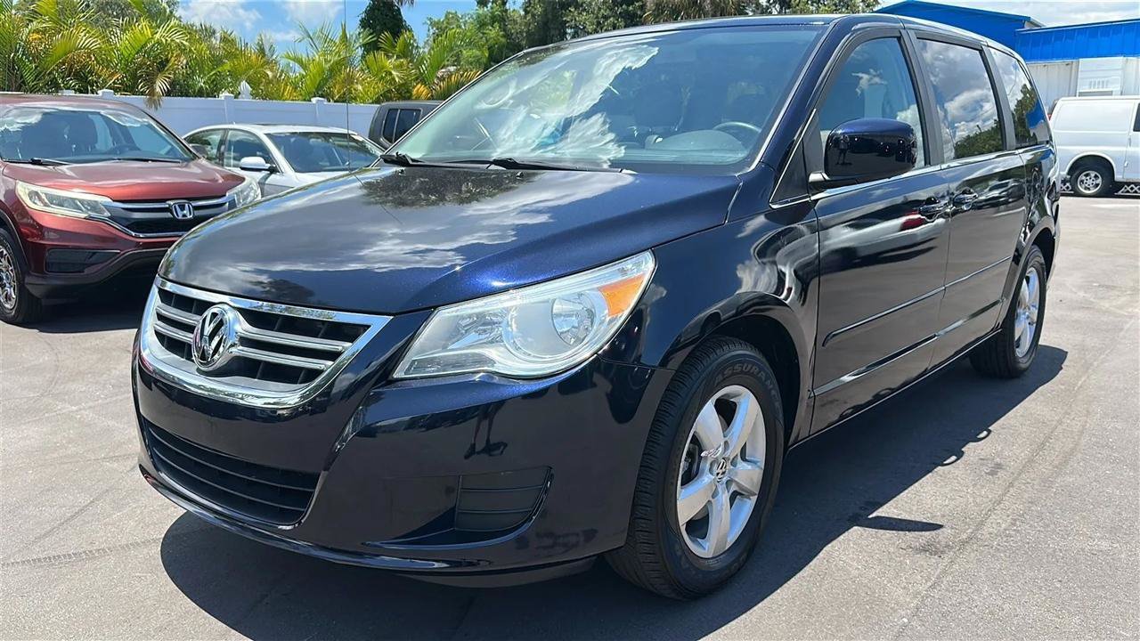 Used 2010 Volkswagen Routan SE FWD image 14