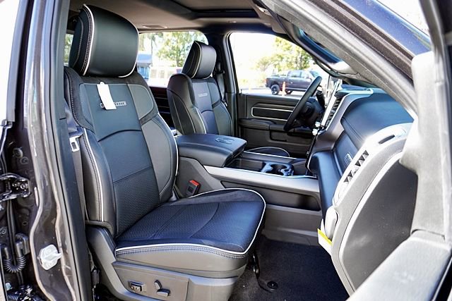 New 2026 RAM 2500 Laramie AWD/4WD image 19