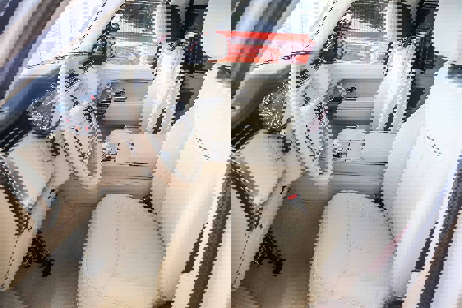 New 2024 Land Rover Range Rover SV image 28