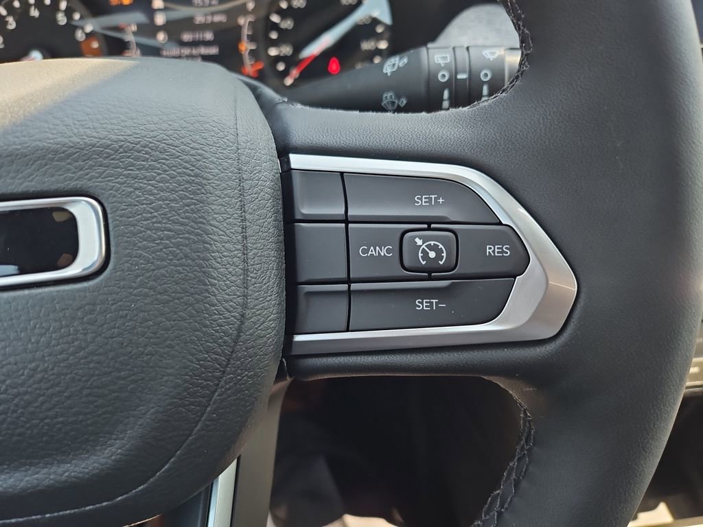 New 2025 Jeep Compass Latitude image 25