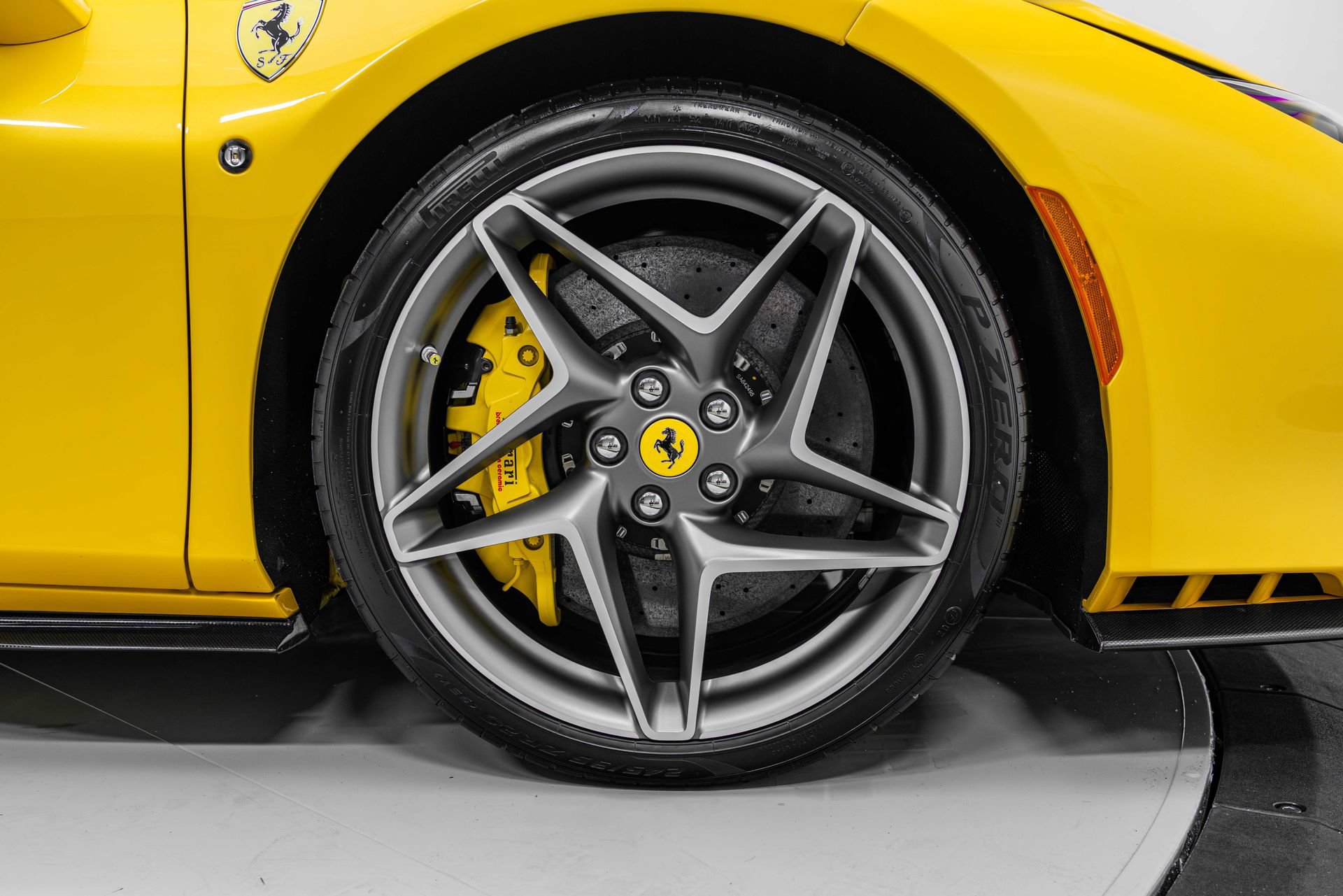 Certified 2022 Ferrari F8 Tributo RWD image 17