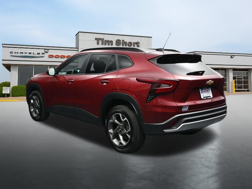 Used 2025 Chevrolet Trax LT w/ Driver Confidence Package FWD image 3