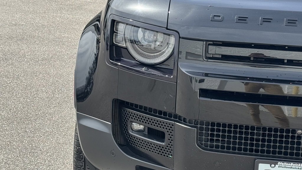 Used 2023 Land Rover Defender 130 SE image 7