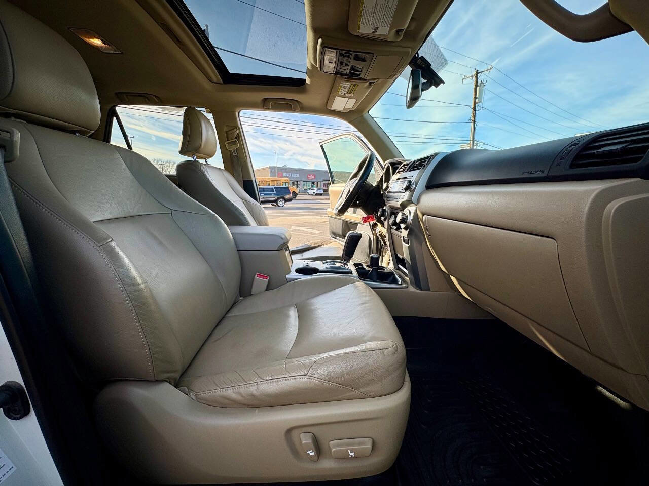 Used 2011 Toyota 4Runner SR5 w/ Premium Pkg w/Leather image 39