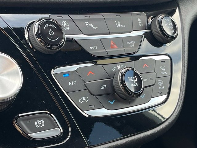 Used 2026 Chrysler Pacifica Select FWD image 25