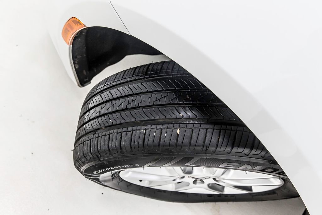 Used 2022 Chrysler Voyager LX image 14