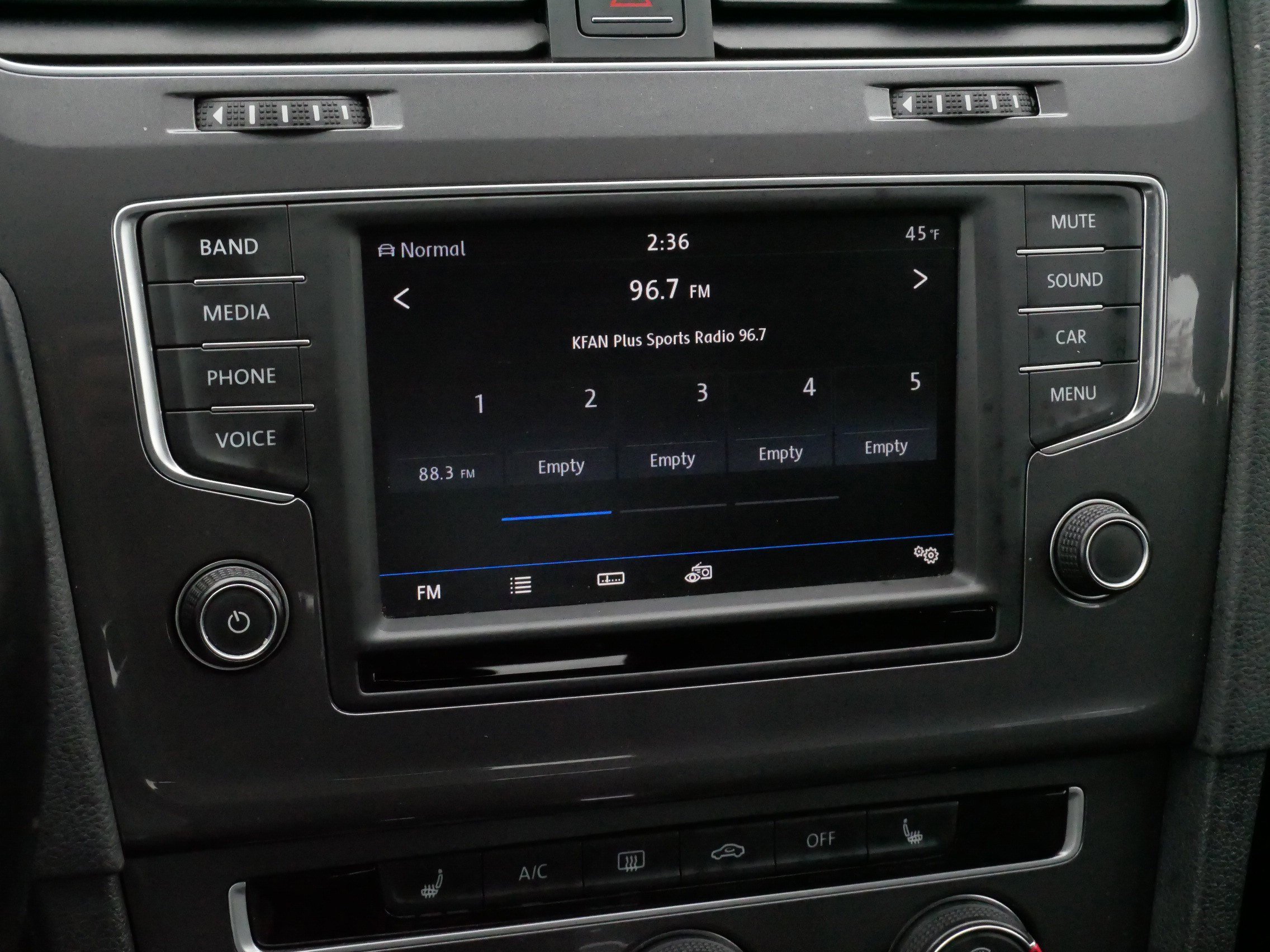 Used 2017 Volkswagen Golf Alltrack S image 22