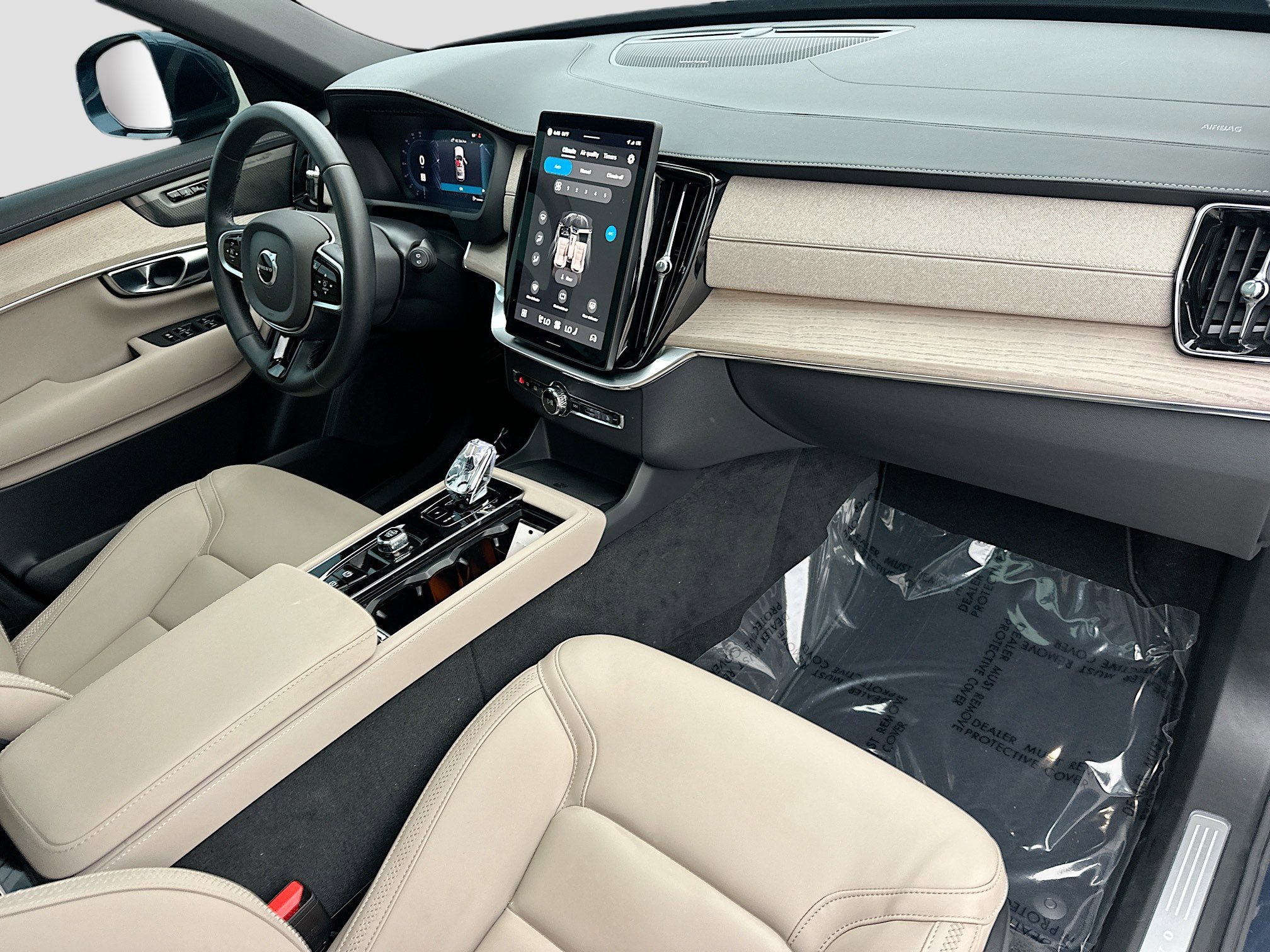 Used 2025 Volvo XC90 B5 Plus w/ Protection Package Premier image 35