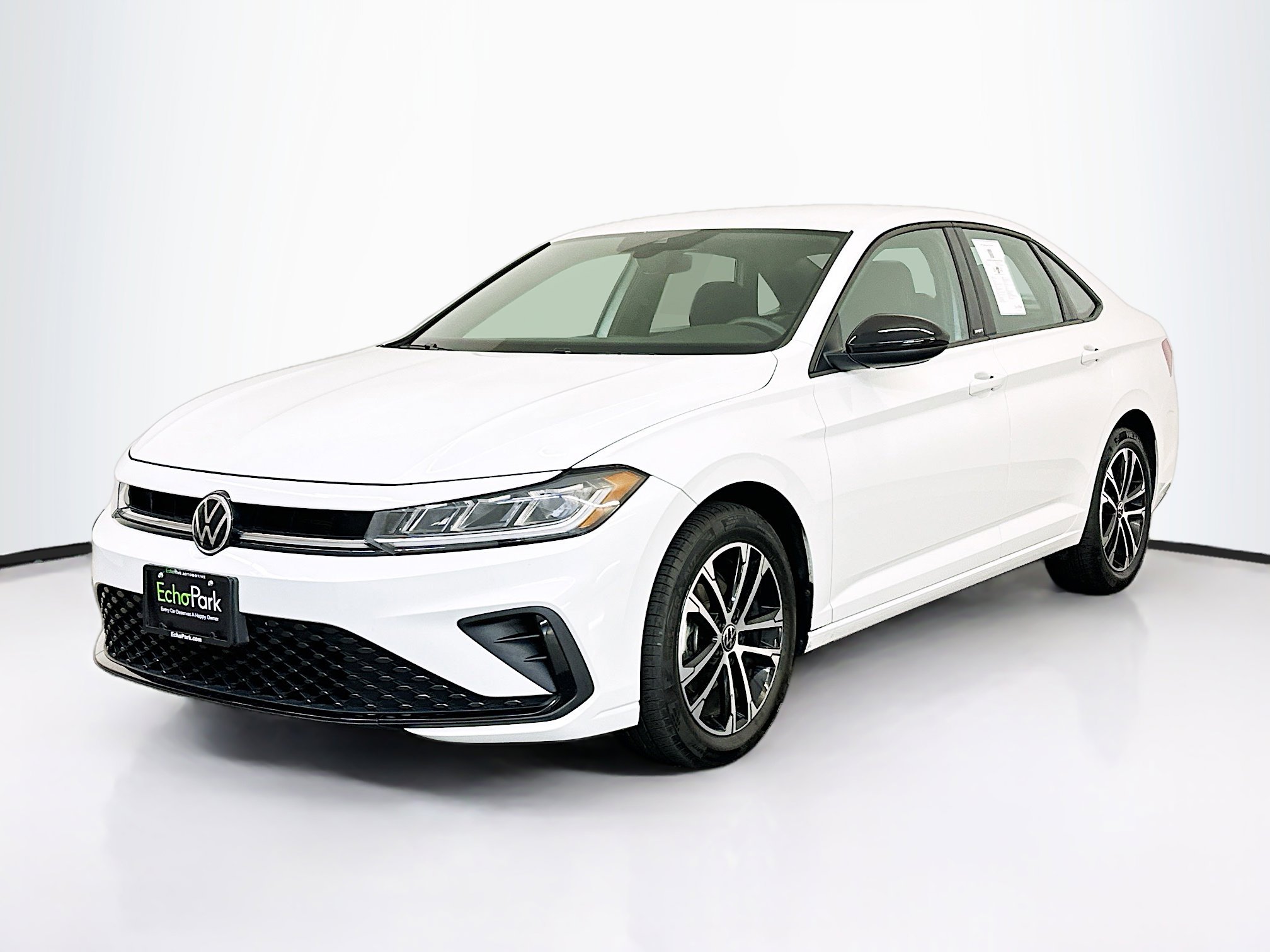 Used 2025 Volkswagen Jetta Sport image 3