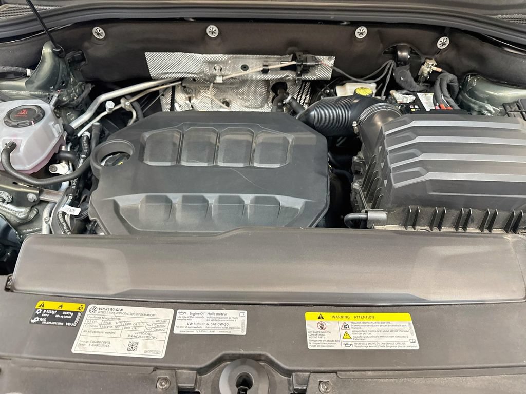 Used 2025 Volkswagen Atlas Peak Edition SE AWD/4WD image 33