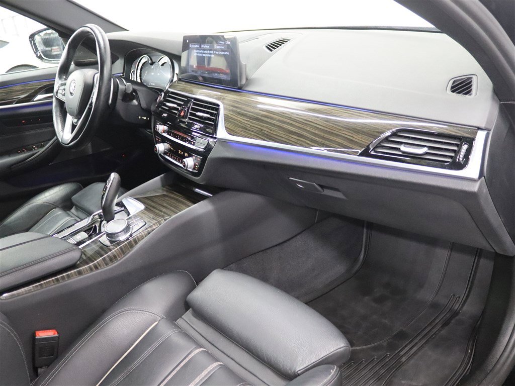 Used 2018 BMW 540i xDrive image 30