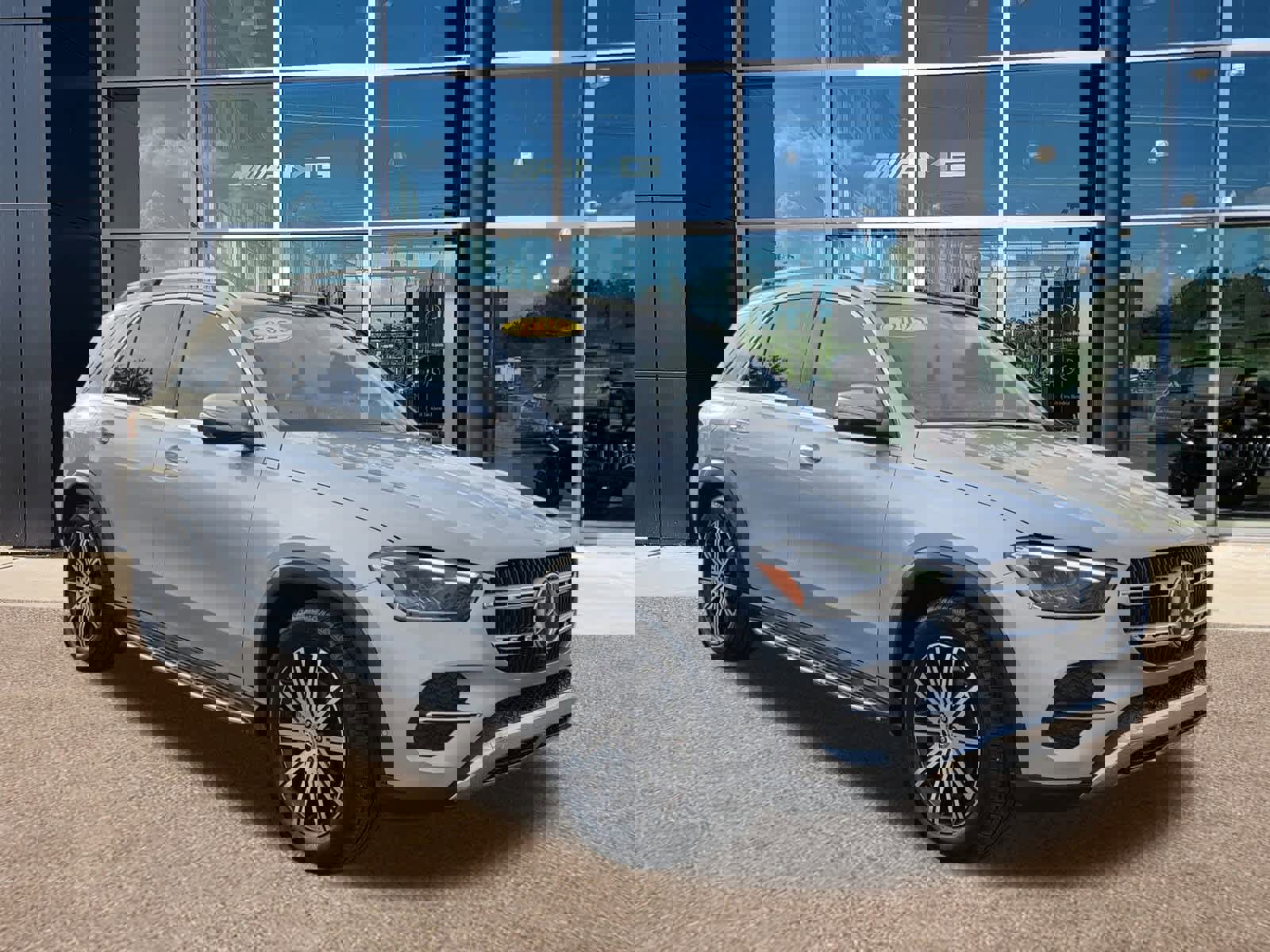 Used 2025 Mercedes-Benz GLE 350 4MATIC image 3