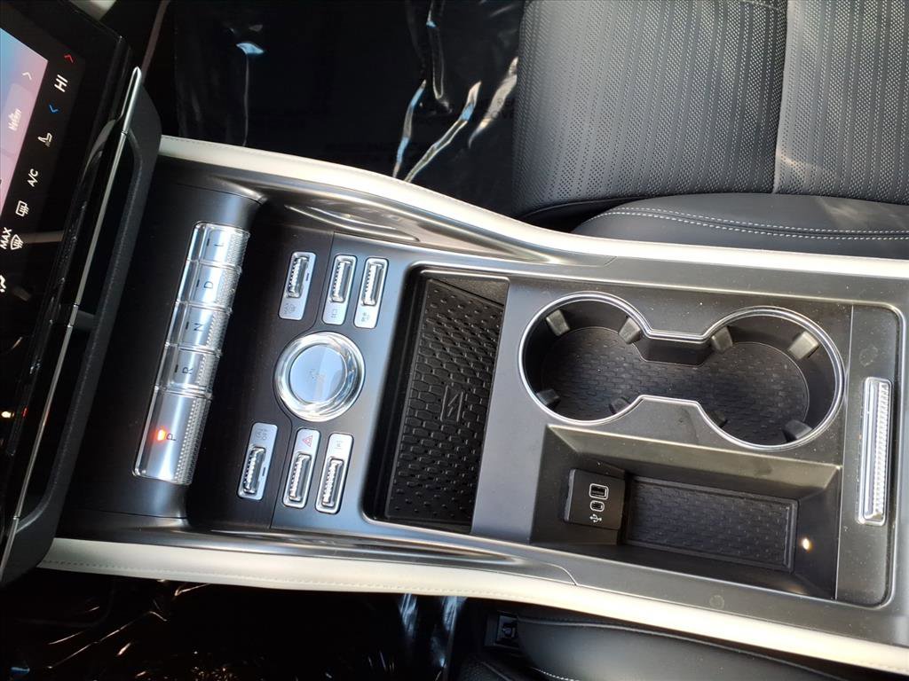 Certified 2025 Lincoln Nautilus Reserve image 25