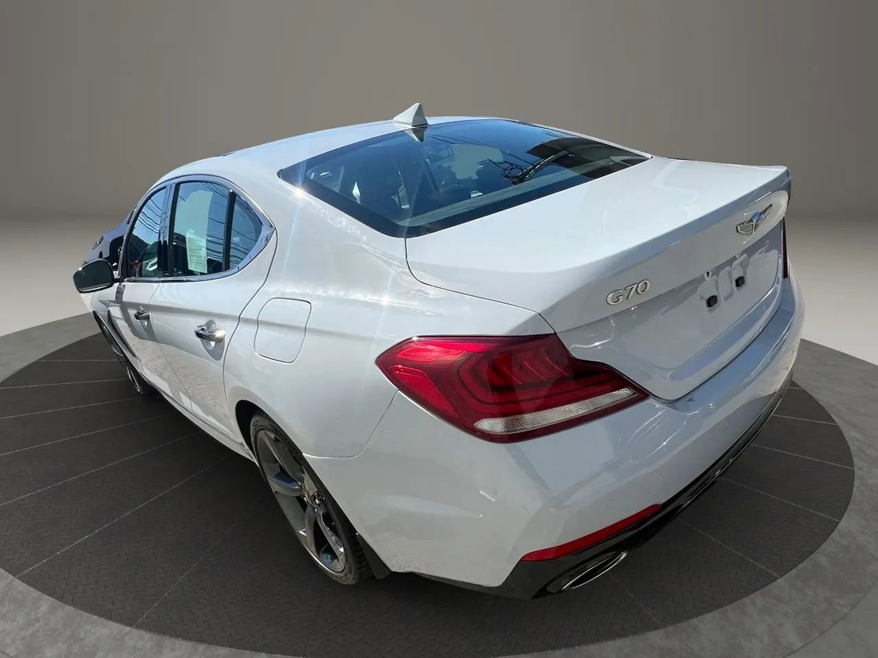 Used 2021 Genesis G70 3.3T w/ Sport Package image 7