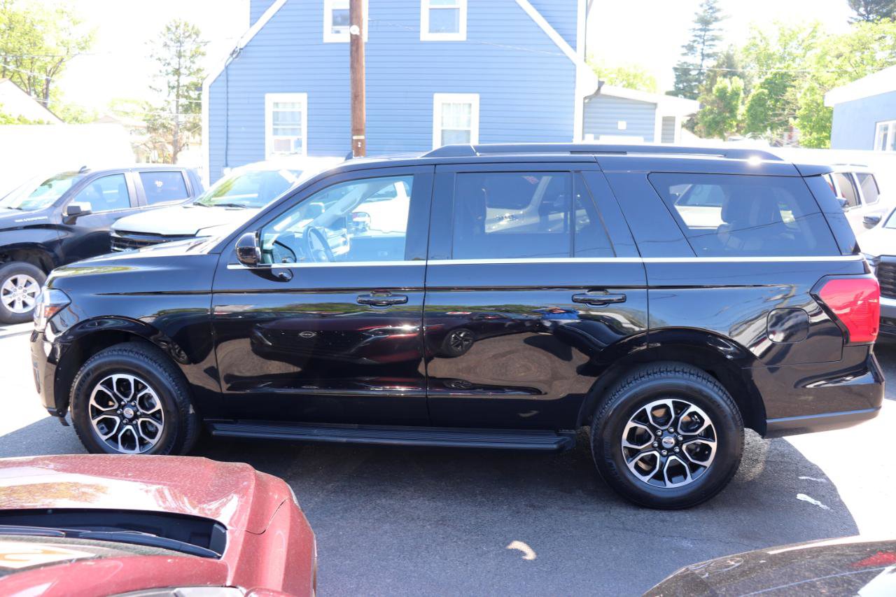 Used 2024 Ford Expedition XLT AWD/4WD image 2