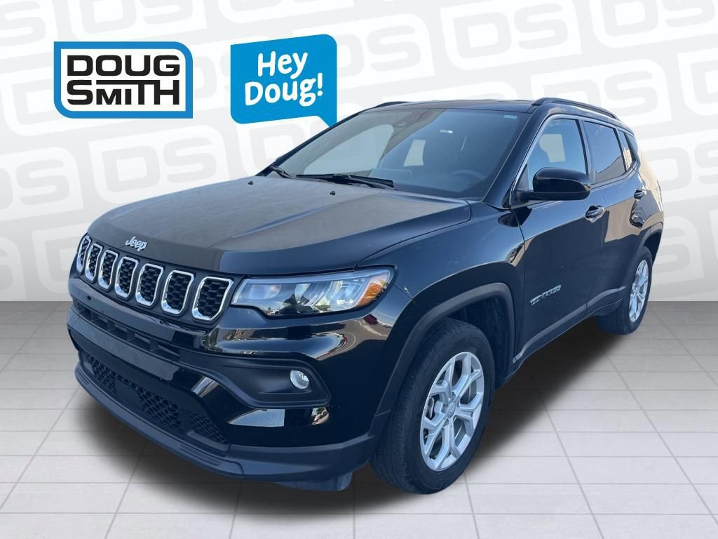 Used 2024 Jeep Compass Latitude image 1