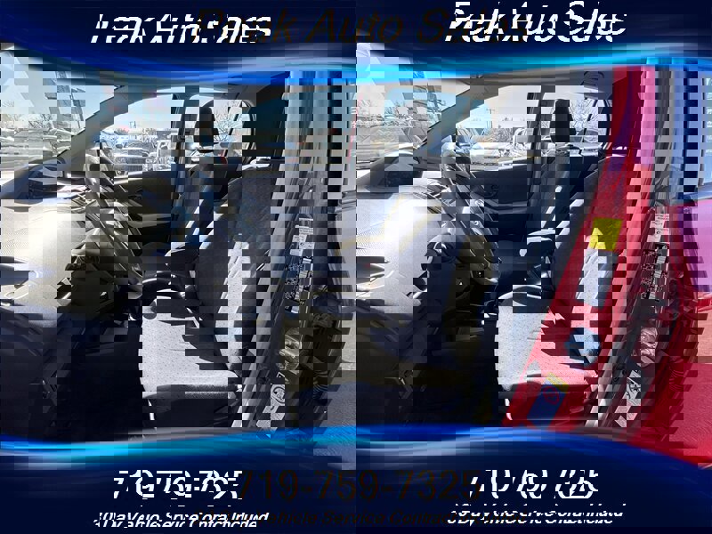 Used 2010 Toyota Yaris 4-Door Hatchback image 12