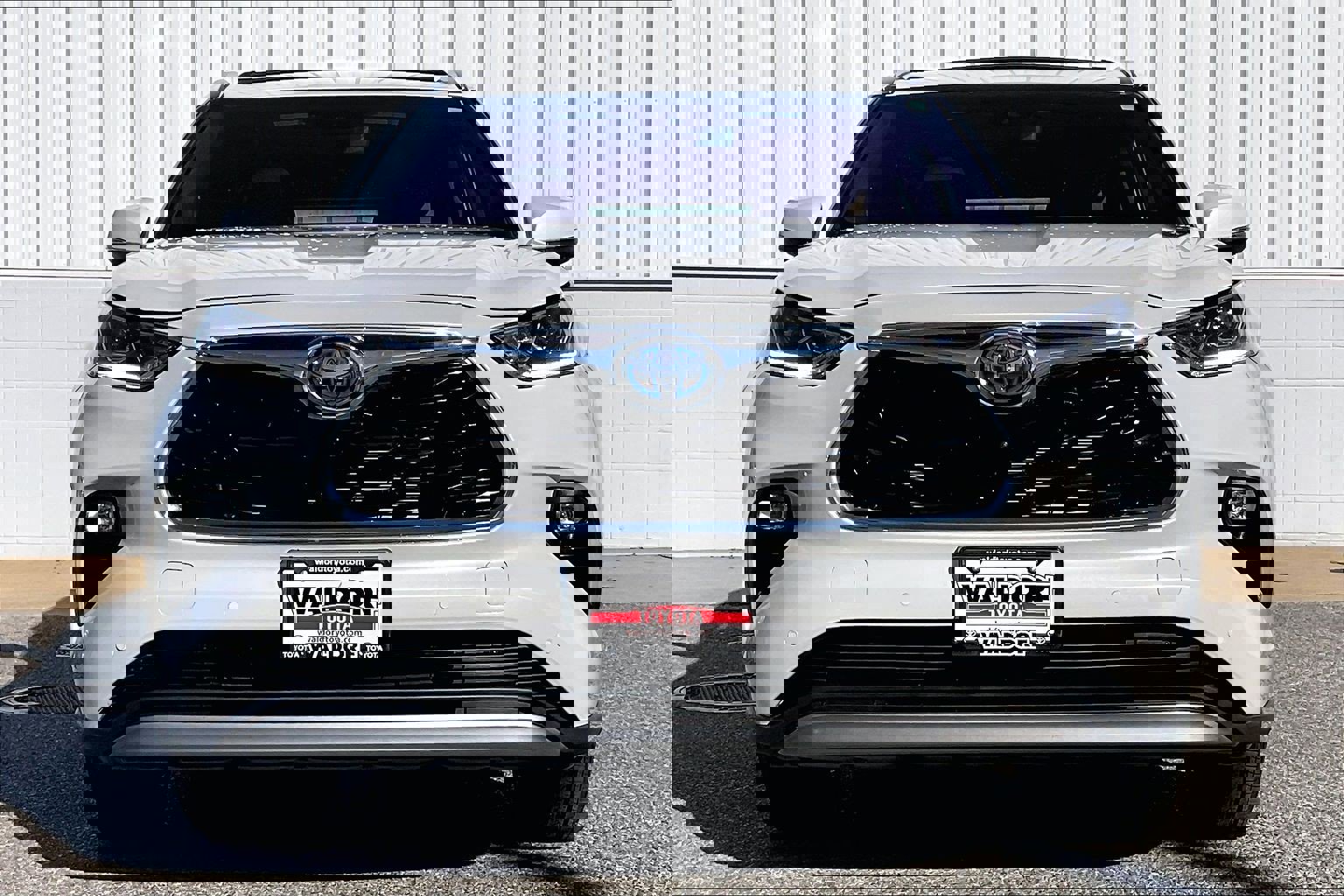 Used 2024 Toyota Highlander Platinum image 3