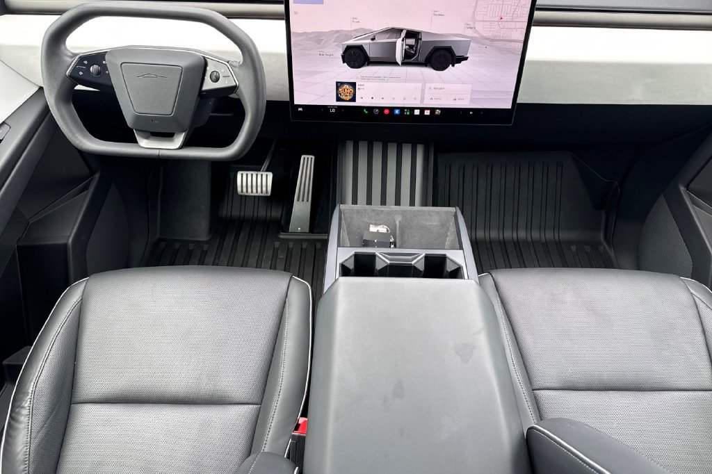 Used 2024 Tesla Cybertruck AWD Crew Cab image 12