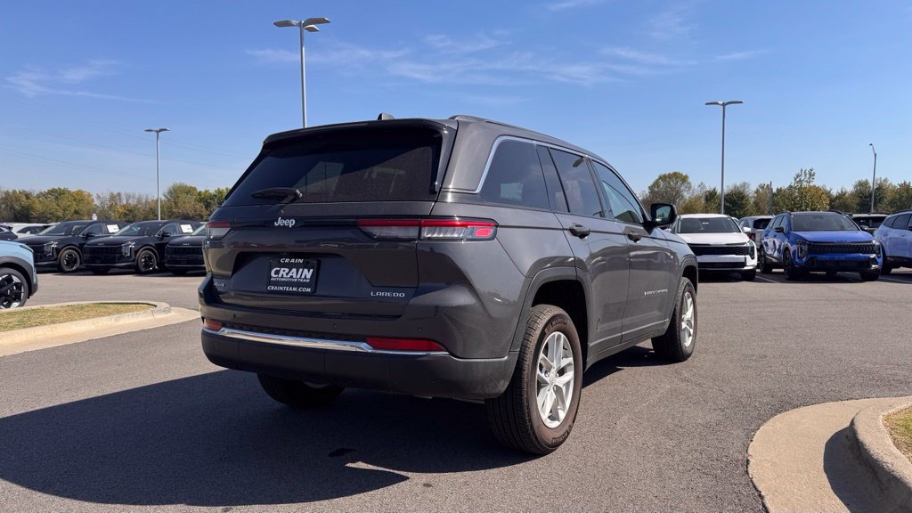 Used 2026 Jeep Grand Cherokee Laredo AWD/4WD image 8