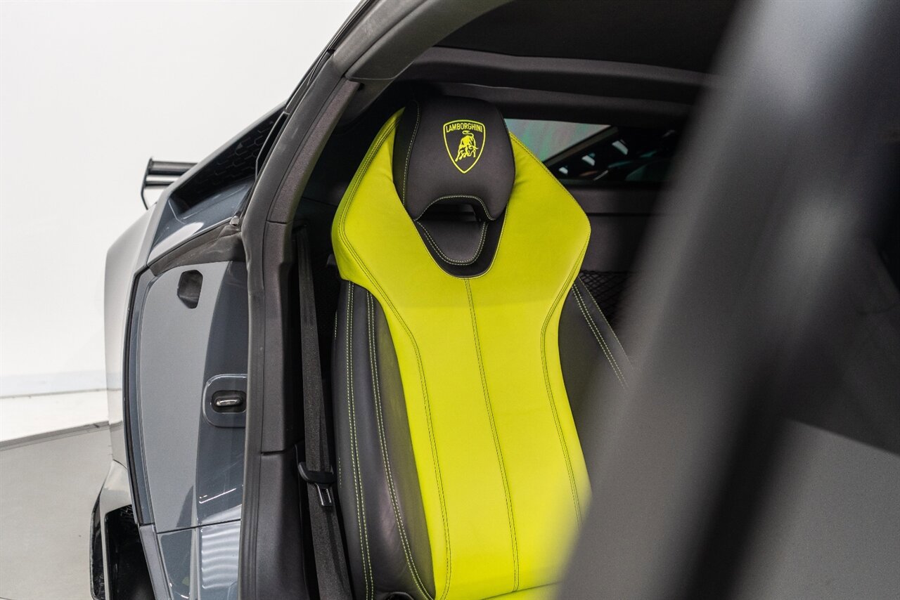 Used 2017 Lamborghini Huracan LP 610-4 AWD/4WD image 36