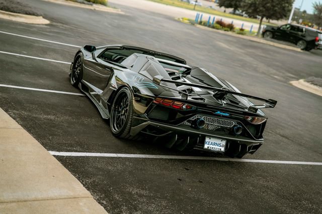 Used 2020 Lamborghini Aventador SVJ AWD/4WD image 36