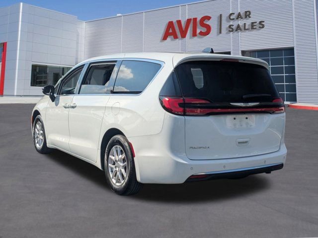 Used 2024 Chrysler Pacifica Touring-L image 9