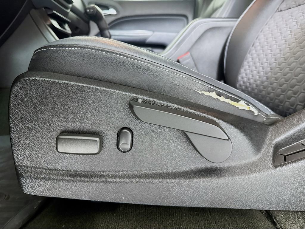 Used 2015 Chevrolet Colorado Z71 AWD/4WD image 16