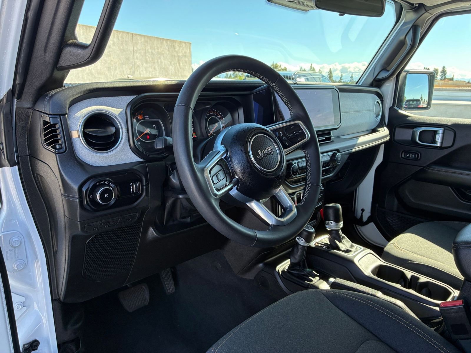 Used 2025 Jeep Wrangler Sahara AWD/4WD image 34