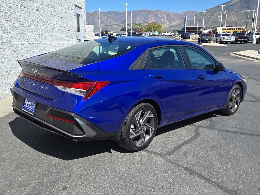 Used 2025 Hyundai Elantra Sport FWD image 4