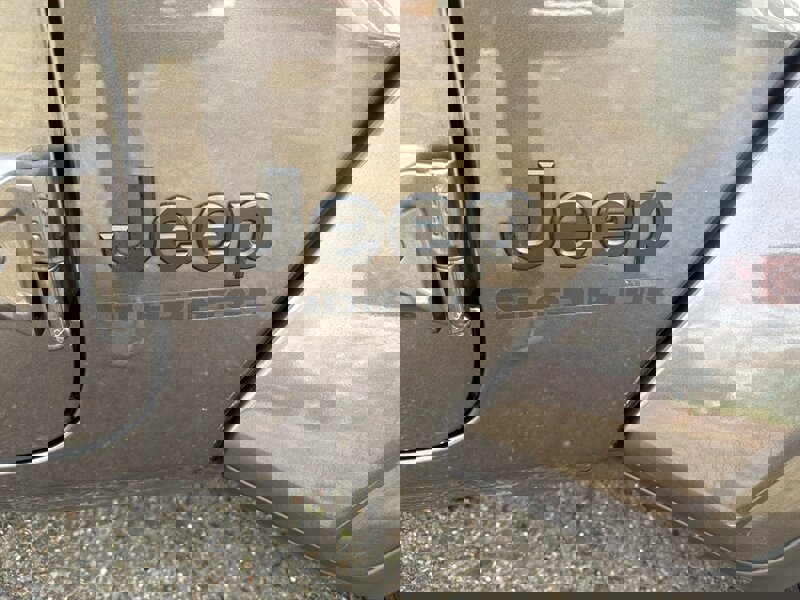 Used 2022 Jeep Gladiator Sport image 28