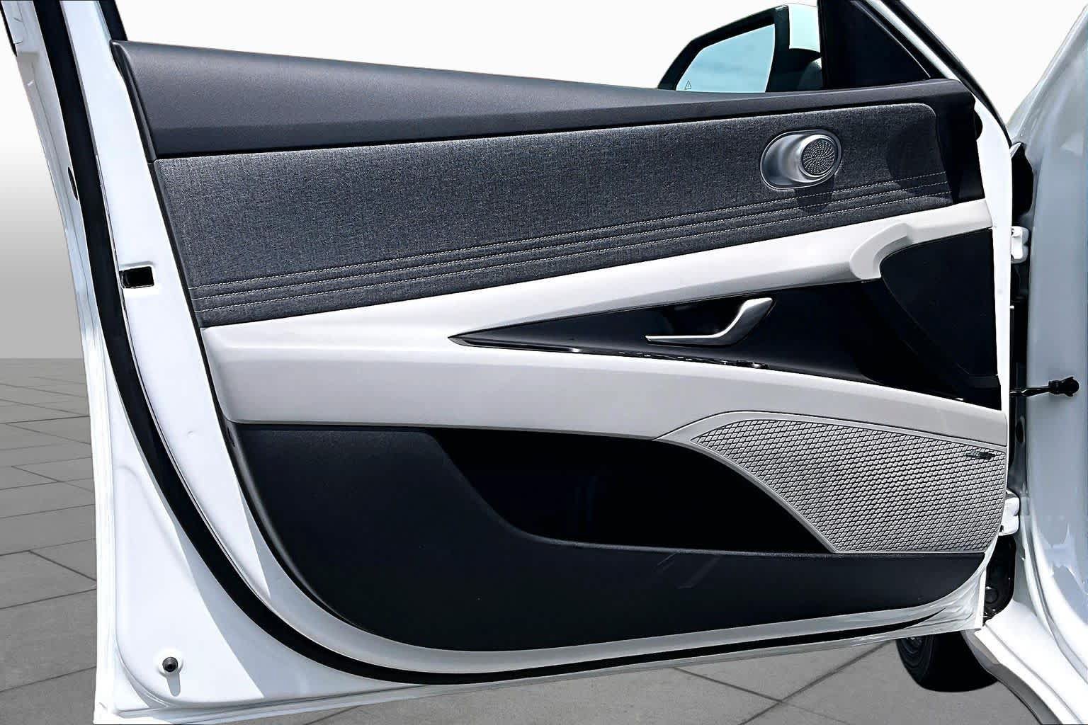 New 2026 Hyundai Elantra Limited FWD image 13