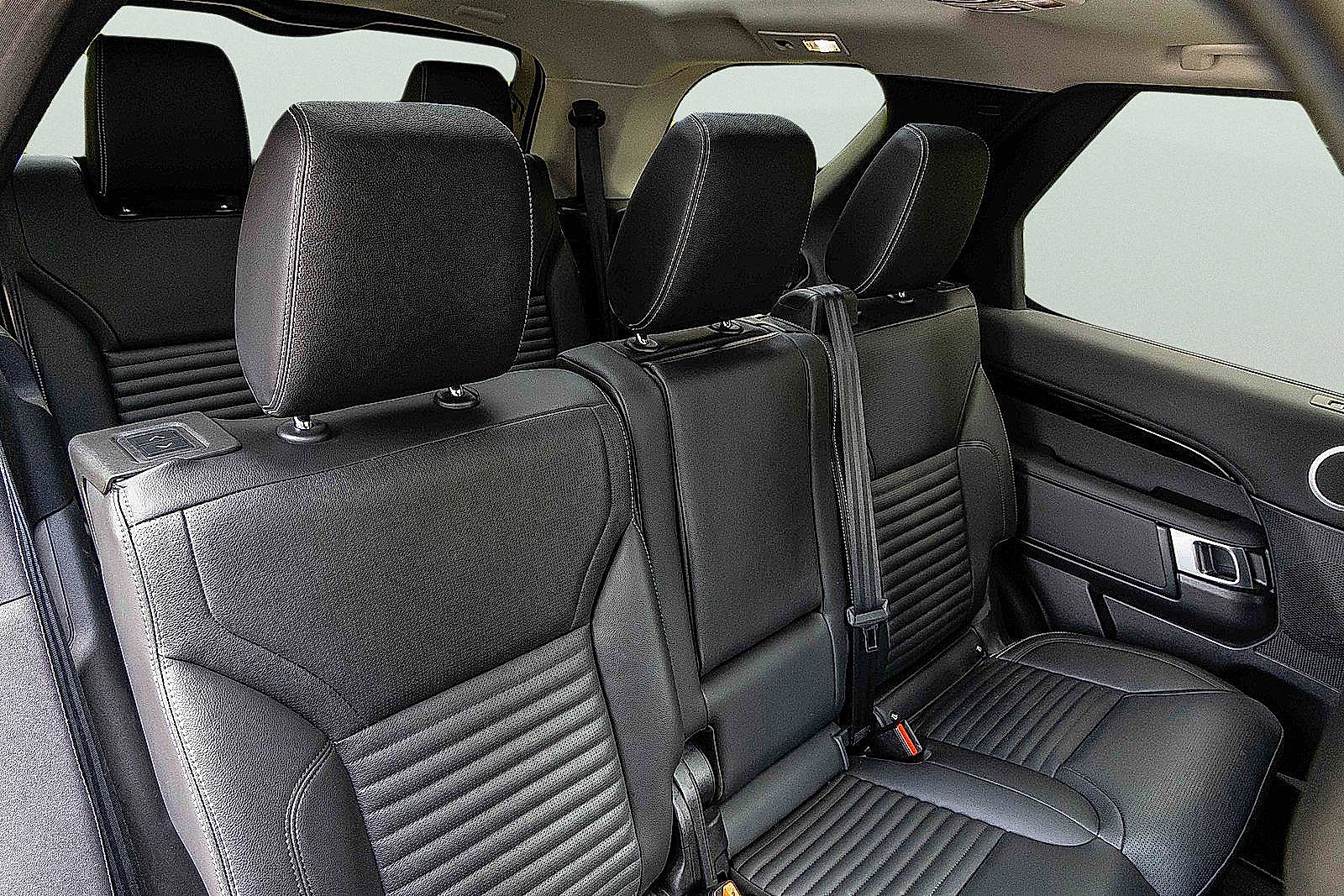 Used 2024 Land Rover Discovery S image 26