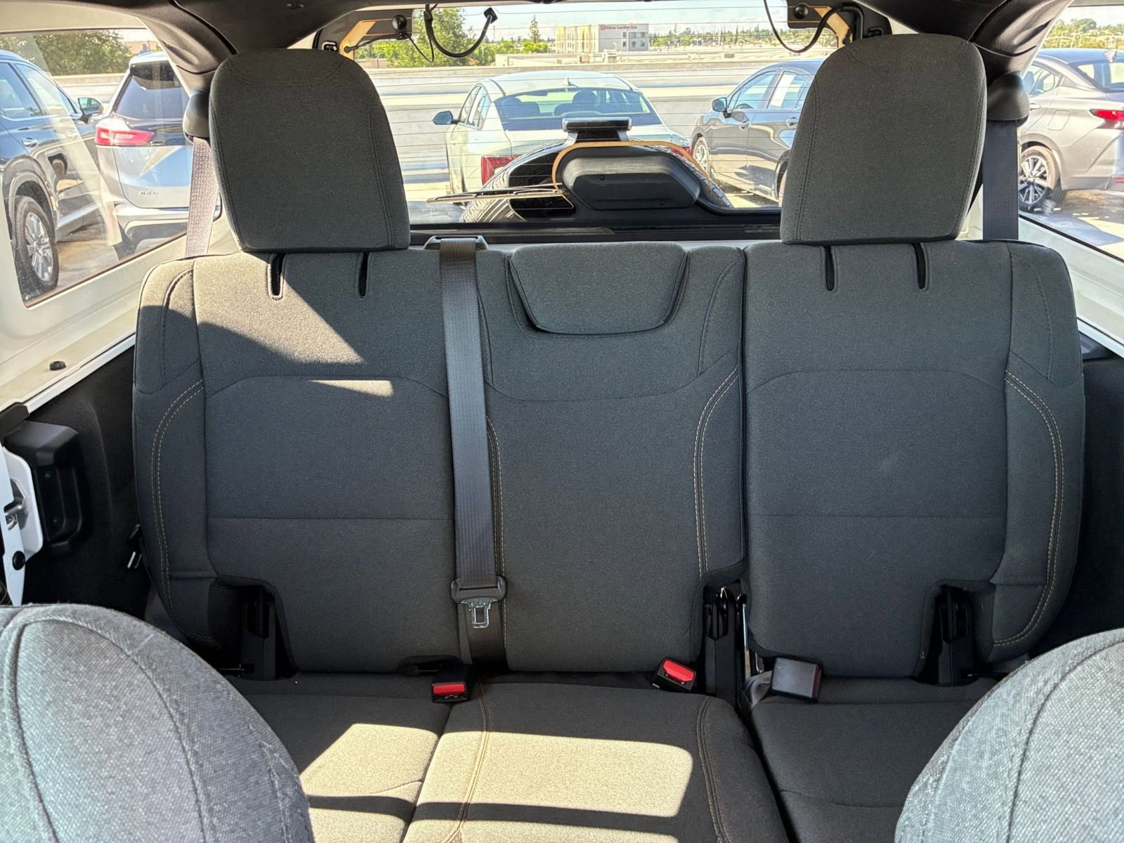 Used 2025 Jeep Wrangler Sahara AWD/4WD image 38