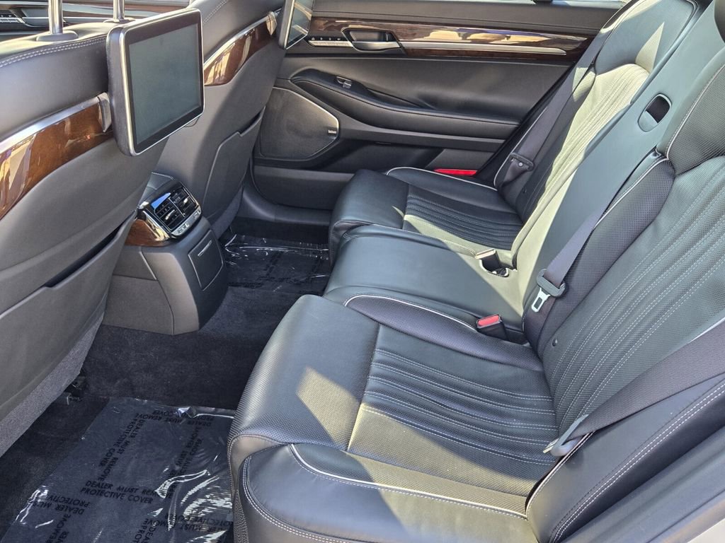 Used 2018 Genesis G90 5.0 Ultimate image 11