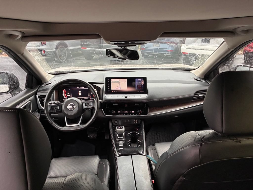Used 2024 Nissan Rogue Platinum FWD image 16