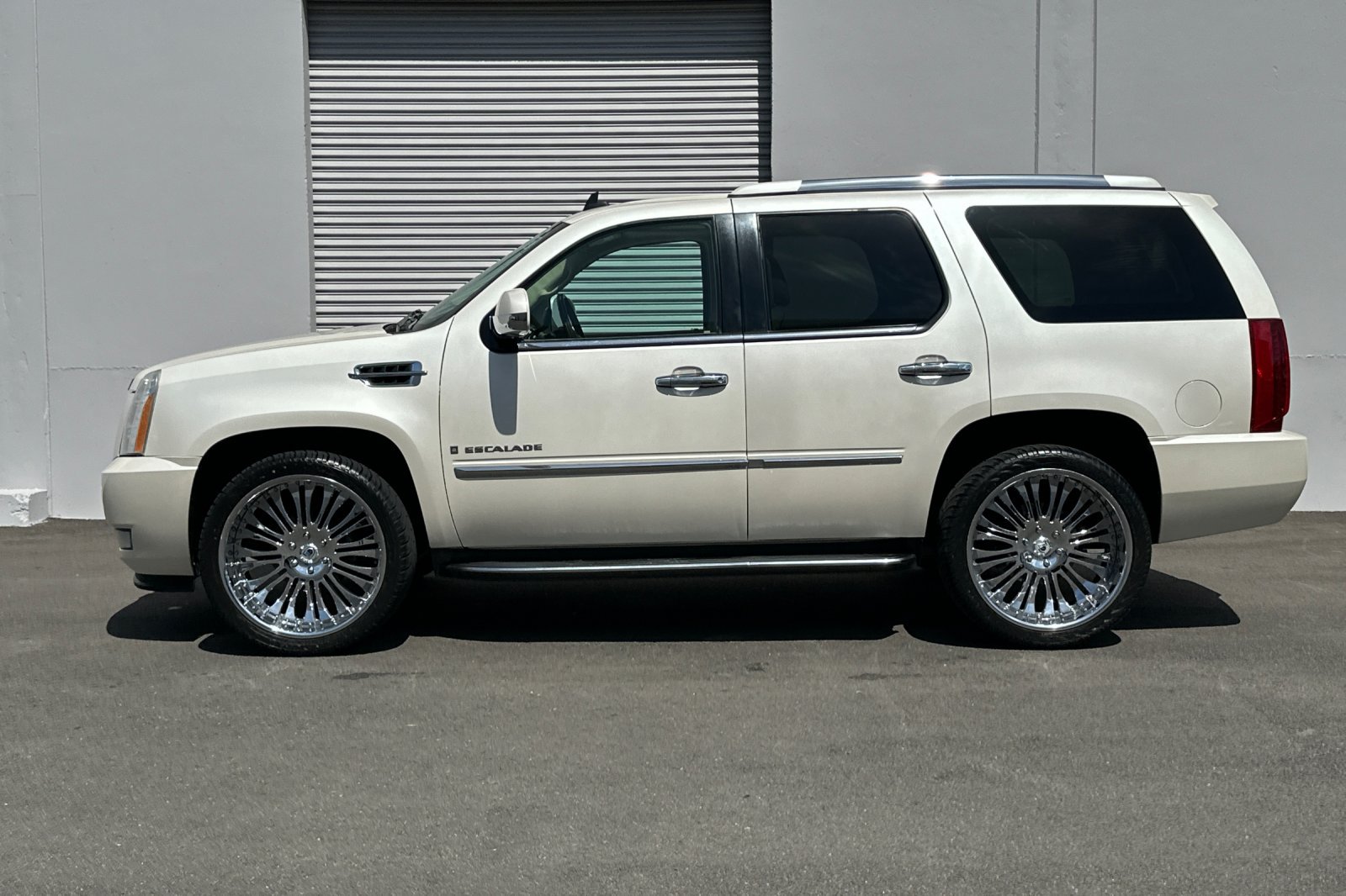 Used 2007 Cadillac Escalade AWD w/ Information Package image 7